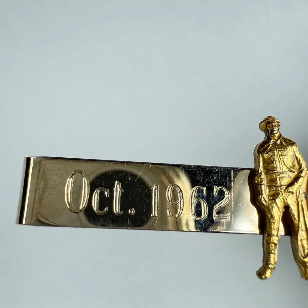 PGE Logo Oct 1962 Standing Men Advertising Mens 1/20 12kgf Tie Bar Clip Jewelry